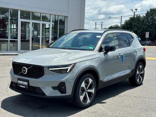 2026 Volvo XC40 B5 Plus