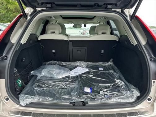 2025 Volvo XC60 B5 Ultra