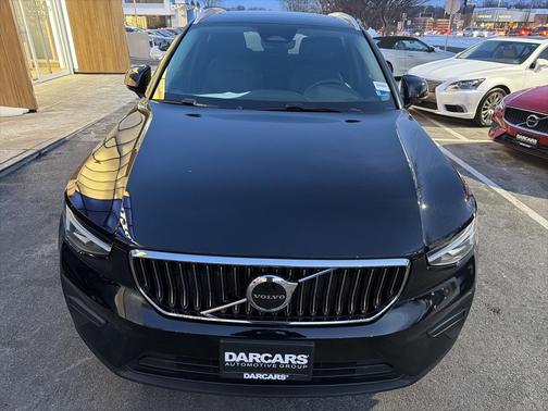 2025 Volvo XC40 B5 Core Bright Theme