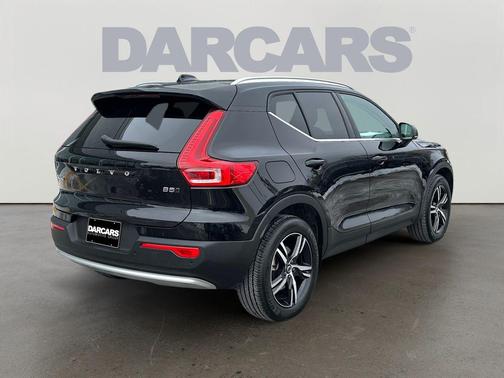 2025 Volvo XC40 B5 Core Bright Theme