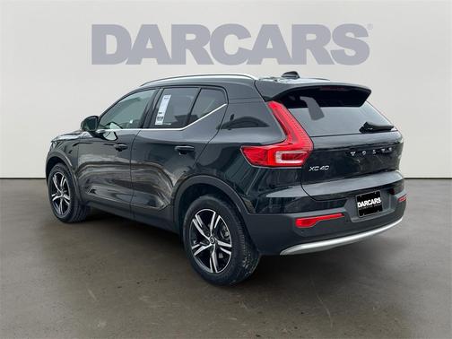2025 Volvo XC40 B5 Core Bright Theme