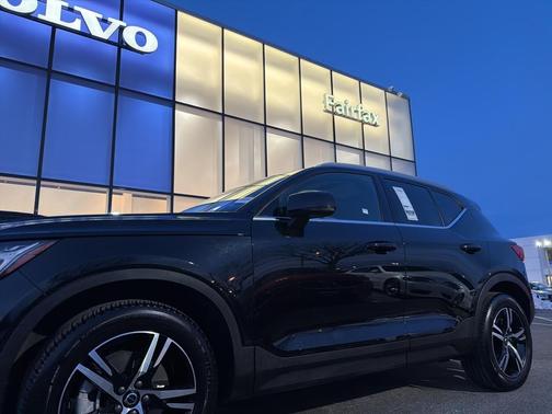 2025 Volvo XC40 B5 Core Bright Theme