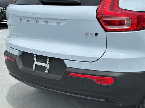 2025 Volvo XC40 B5 Ultra Dark Theme