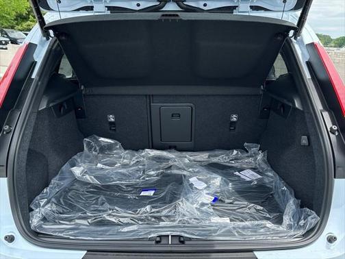 2025 Volvo XC40 B5 Ultra Dark Theme