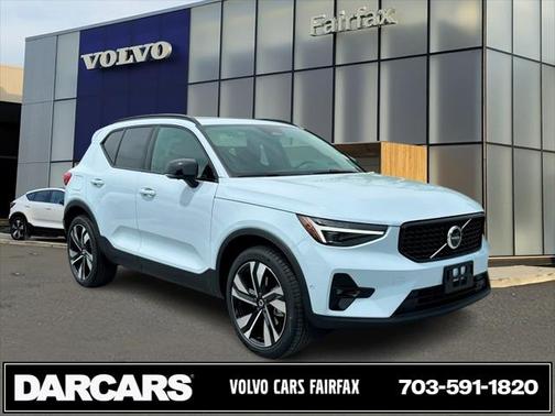 2025 Volvo XC40 B5 Ultra Dark Theme