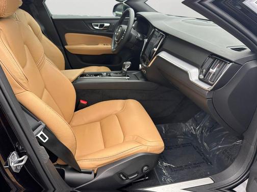 Onyx Black Metallic 2020 Volvo V60 Cross Country T5
