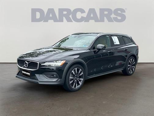 Onyx Black Metallic 2020 Volvo V60 Cross Country T5