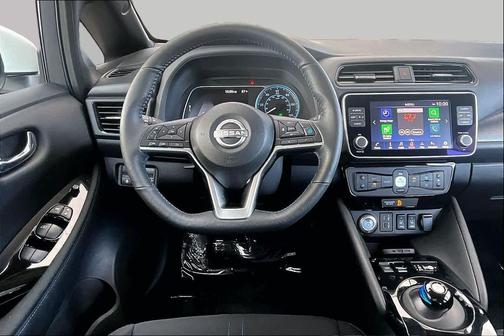 Pearl White Tricoat 2025 Nissan Leaf SV PLUS