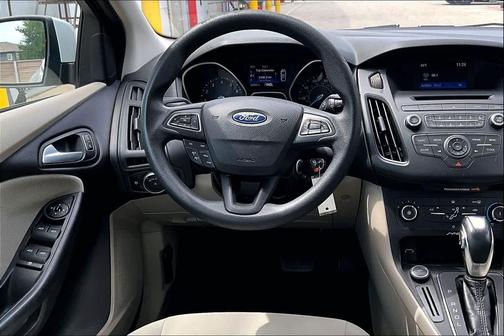 Oxford White 2015 Ford Focus SE