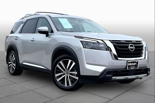 Brilliant Silver Metallic 2025 Nissan Pathfinder Platinum FWD