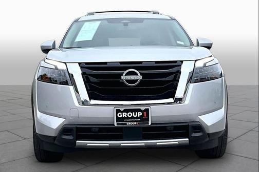 Brilliant Silver Metallic 2025 Nissan Pathfinder Platinum FWD
