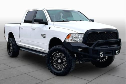 Bright White Clearcoat 2019 RAM 1500 Big Horn