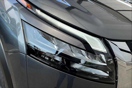 2025 Nissan Pathfinder Platinum FWD