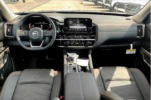 2025 Nissan Pathfinder Platinum FWD
