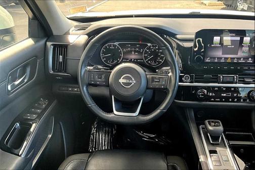 2023 Nissan Pathfinder SL 4WD