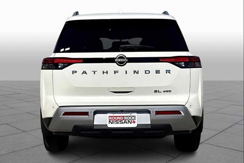 2023 Nissan Pathfinder SL 4WD