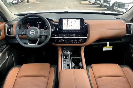 2025 Nissan Pathfinder Platinum FWD
