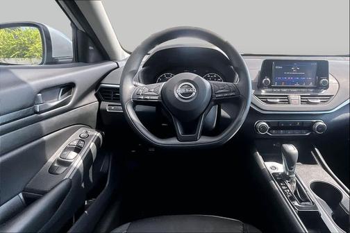 Brilliant Silver Metallic 2023 Nissan Altima S FWD