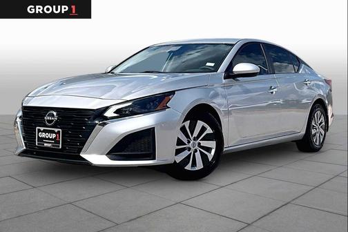 Brilliant Silver Metallic 2023 Nissan Altima S FWD