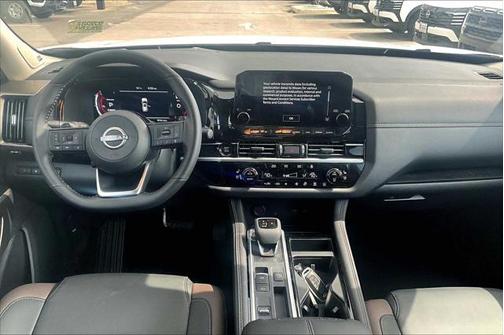 2025 Nissan Pathfinder Platinum FWD