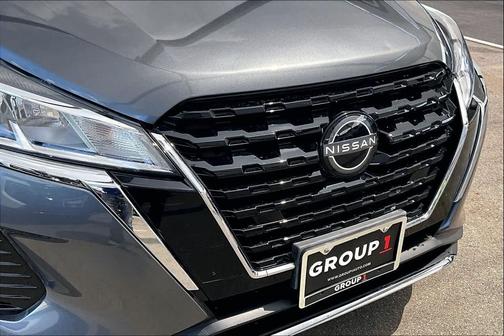 Gun Metallic 2023 Nissan Kicks S