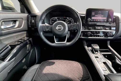 Pearl White Tricoat 2022 Nissan Pathfinder SV 2WD