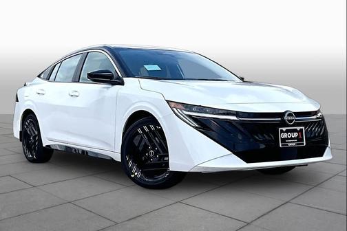 Aspen White Tricoat/Super Black 2026 Nissan Sentra SR