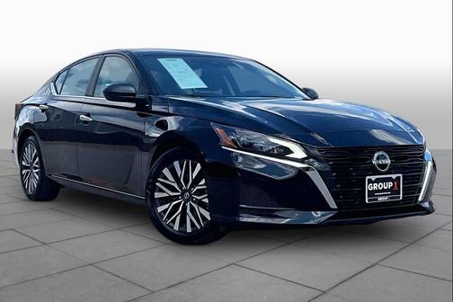 Super Black 2025 Nissan Altima SV FWD