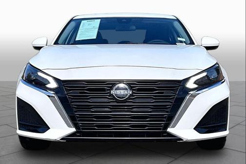 Pearl White Tricoat 2023 Nissan Altima 2.5 SV
