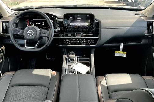 2025 Nissan Pathfinder Platinum 4WD