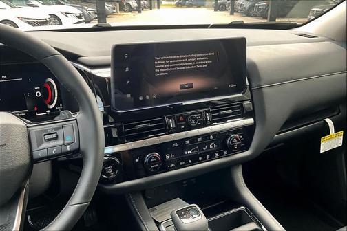 Everest White Pearl Tricoat 2026 Nissan Pathfinder SL