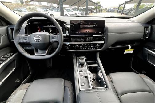 Everest White Pearl Tricoat 2026 Nissan Pathfinder SL