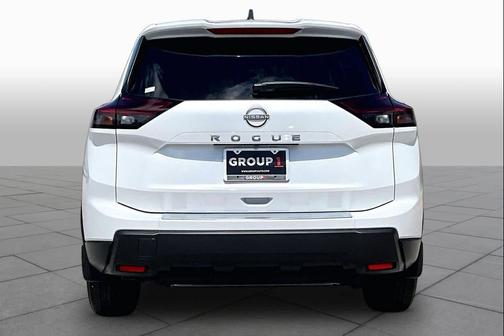 Everest White Pearl Tricoat 2026 Nissan Rogue SV
