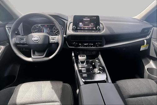 Everest White Pearl Tricoat 2026 Nissan Rogue SV