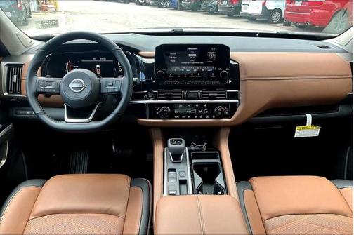 2025 Nissan Pathfinder Platinum FWD