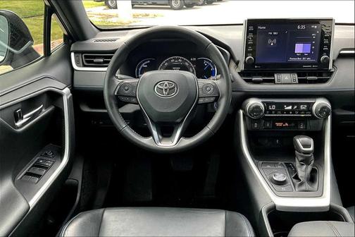 2022 Toyota RAV4 Hybrid SE