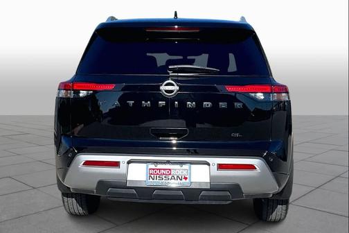 2023 Nissan Pathfinder SL FWD