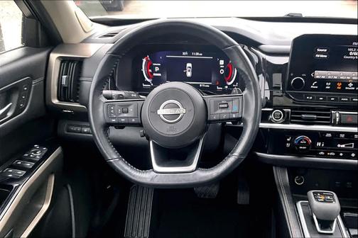 2024 Nissan Pathfinder Platinum FWD