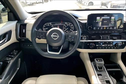 2023 Nissan Pathfinder SL FWD