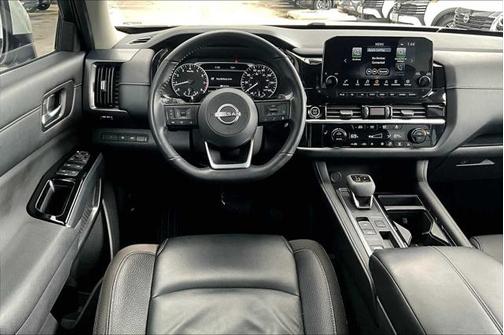 2023 Nissan Pathfinder SL FWD