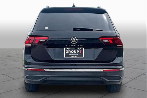 Deep Black Pearl 2022 Volkswagen Tiguan 2.0T S