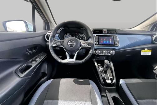 Aspen White Tricoat 2025 Nissan Versa 1.6 SV