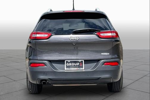 Granite Crystal Metallic Clearcoat 2018 Jeep Cherokee Latitude Plus