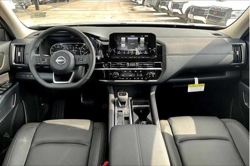 2025 Nissan Pathfinder SL FWD