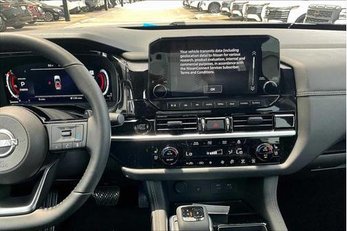 2025 Nissan Pathfinder Platinum FWD