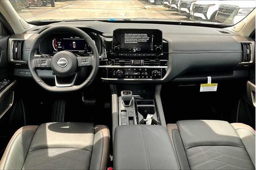 2025 Nissan Pathfinder Platinum FWD