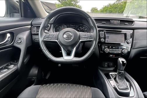 Glacier White 2017 Nissan Rogue SV