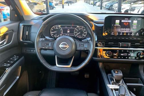 2023 Nissan Pathfinder SL FWD