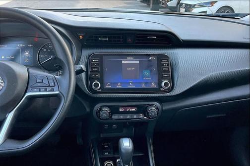 2022 Nissan Kicks SV