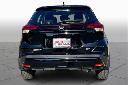 2022 Nissan Kicks SV
